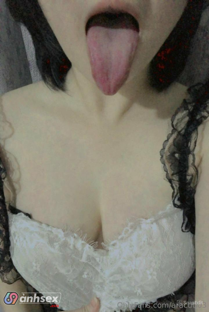 Full Ảnh Sex Lili Bear Leak OnlyFans Lè Lưỡi Trợn Mắt Cực Đĩ Thỏa